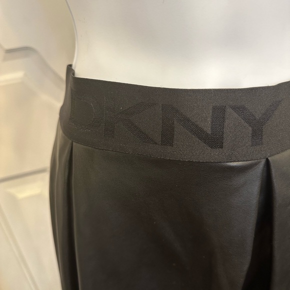DKNY Faux Leather Pleated MIDI Skirt New without Tags - Picture 2 of 6